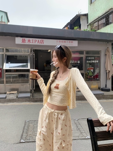 Real shot, real price, short floral long-sleeved jacket, bear camisole, retro workwear casual pants suit