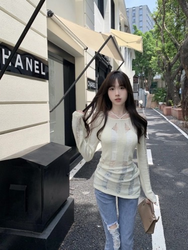 Lazy style hollow off-shoulder knitted blouse early autumn new long-sleeved hot girl one-shoulder sexy top for ins outer wear