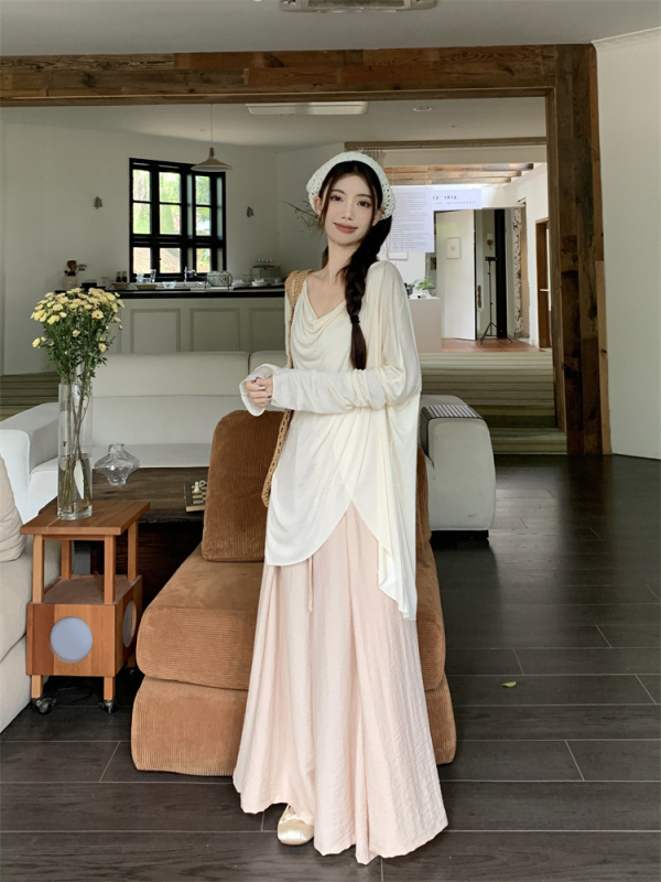 Actual shot of cool and relaxed sun protection blouse + wide-leg pants skirt!