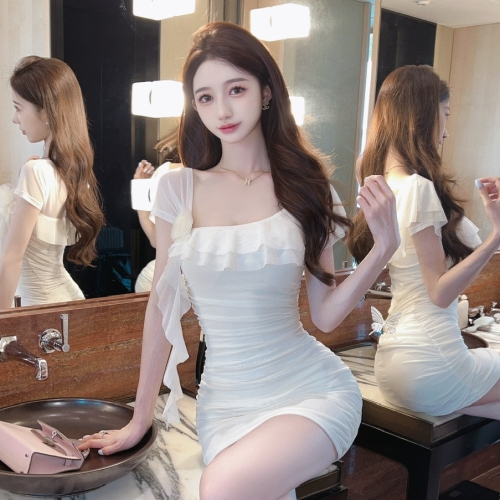 Real shot of pure lust style slim fit, gentle, feminine and sexy mesh short-sleeved fringed soda bottom hip dress