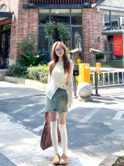 Real shot of cross V-neck pleated irregular slimming top