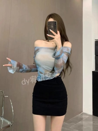 Already shipped tie-dye long-sleeved T-shirt for women in summer hot girl design thin sun protection slim short temperament top