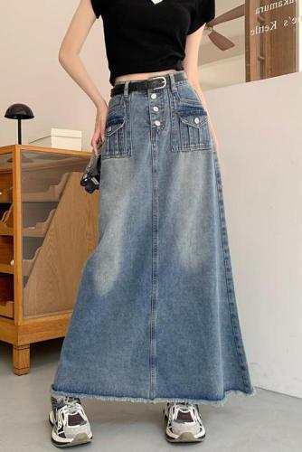 Real shot of high-waisted denim skirt for women in summer 2024 new retro design niche slimming skirt