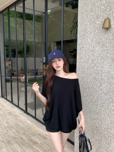 Actual shot of Hannam-dong's daughter, sloping shoulder bat sleeve knitted T-shirt for women, versatile, lazy, loose and slimming top in summer