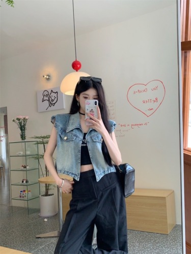 Real shot of summer short flying sleeve vest denim vest jacket for women 2024 new style small short-sleeved all-match top