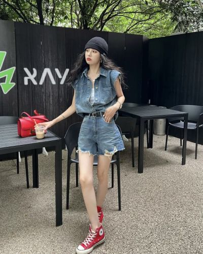 Actual price, real shot #Sleeveless denim vest shoulder pads + personalized shorts suit for women