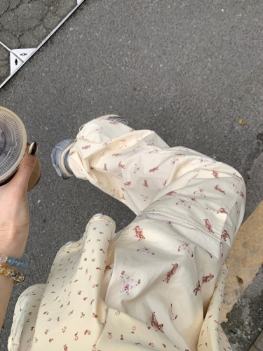 Real shot, real price, short floral long-sleeved jacket, bear camisole, retro workwear casual pants suit