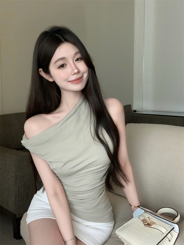 Real shot Slim-fitting breast-showing tank top with irregular pleated hem sleeveless top for women