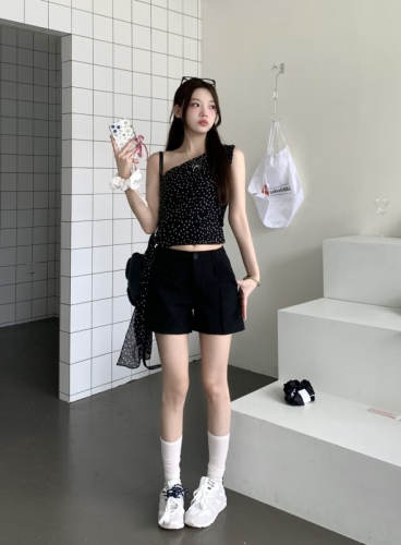 New summer style little black pants, high-waisted slimming hot pants, discreet design, single bag shorts for women, double pants for women, climbing pants for women