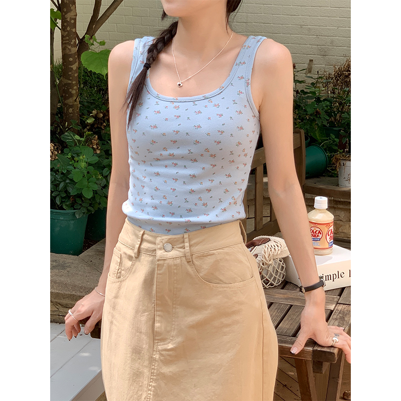 Real shot of small fresh summer slim slim vest for women with short outer wear floral top