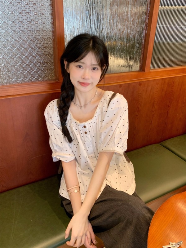 Real shot of sweet age-reducing lace polka-dot shirt