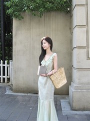 Real shot of glazed gauze, beaded ruffles, super pretty green, temperamental v-neck slimming and super fairy dress