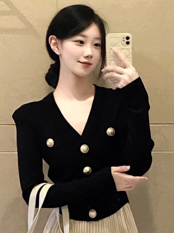 Black French V-neck knitted cardigan spring new style Xiaoxiang gentle wind jacket temperament slim short top