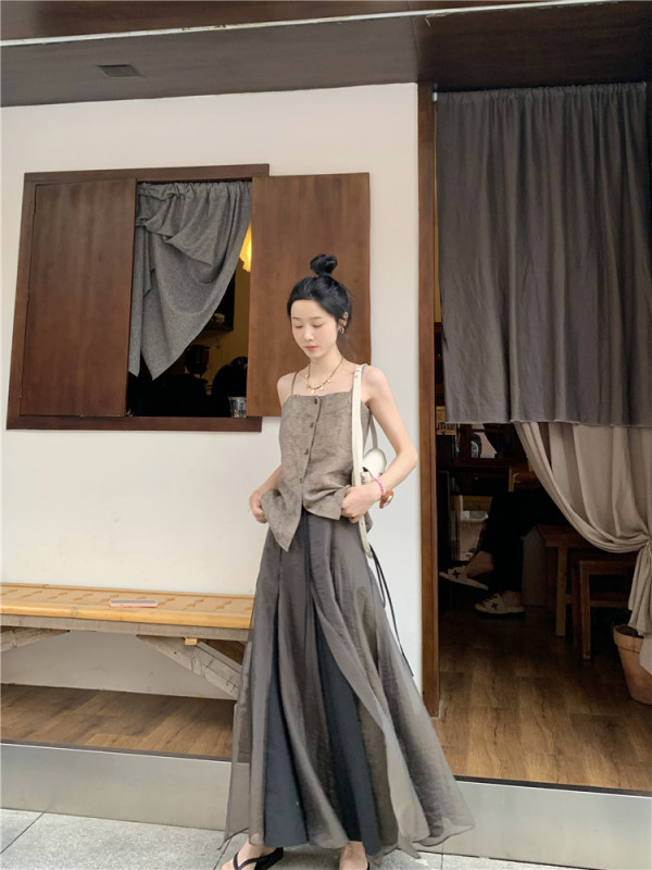 Actual shot and real price ~ New Chinese style jacquard texture slim fit suspender heavy industry color matching skirt two-piece set