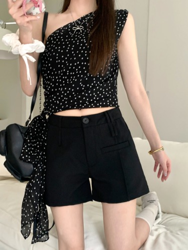 New summer style little black pants, high-waisted slimming hot pants, discreet design, single bag shorts for women, double pants for women, climbing pants for women