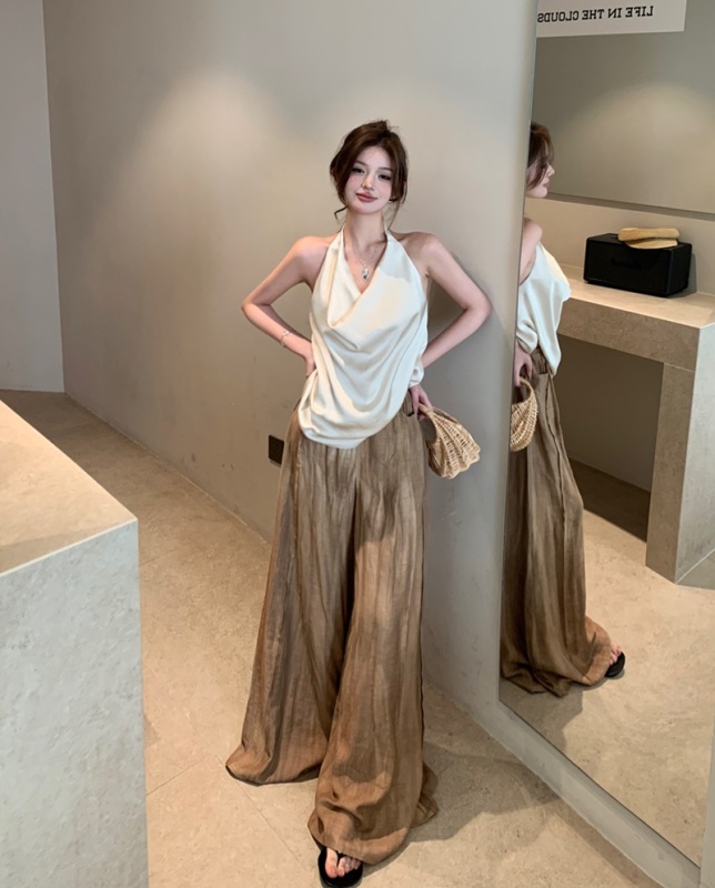 Actual shot and real price. Relaxed halterneck, slouchy collar, backless top, vest, pleated wide-leg pants, casual trousers for women.
