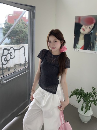 Real shot of niche design fake two-piece top for women with irregular hem and slightly see-through short-sleeved T-shirt