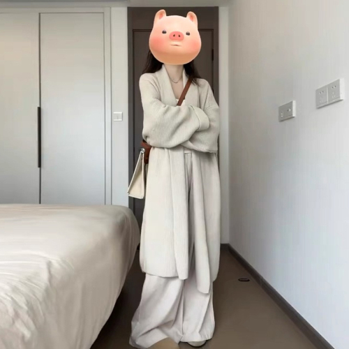 Super stylish relaxed-fit black sweater coat for women—new autumn/winter long-length knit cardigan for trendy outfits.