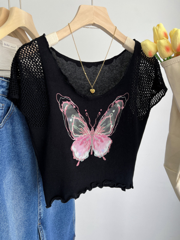 ~Knitted short-sleeved T-shirt with earrings