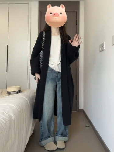 Super stylish relaxed-fit black sweater coat for women—new autumn/winter long-length knit cardigan for trendy outfits.