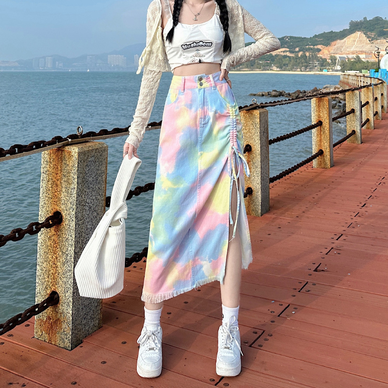 Real shot of macaron-colored denim skirt, high-waisted slimming ethnic style tie-dye color-changing drawstring raw edge slit skirt