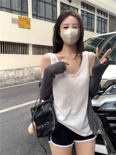 A complete set of casual sports suits for little people, summer three-piece set of Internet celebrity shorts