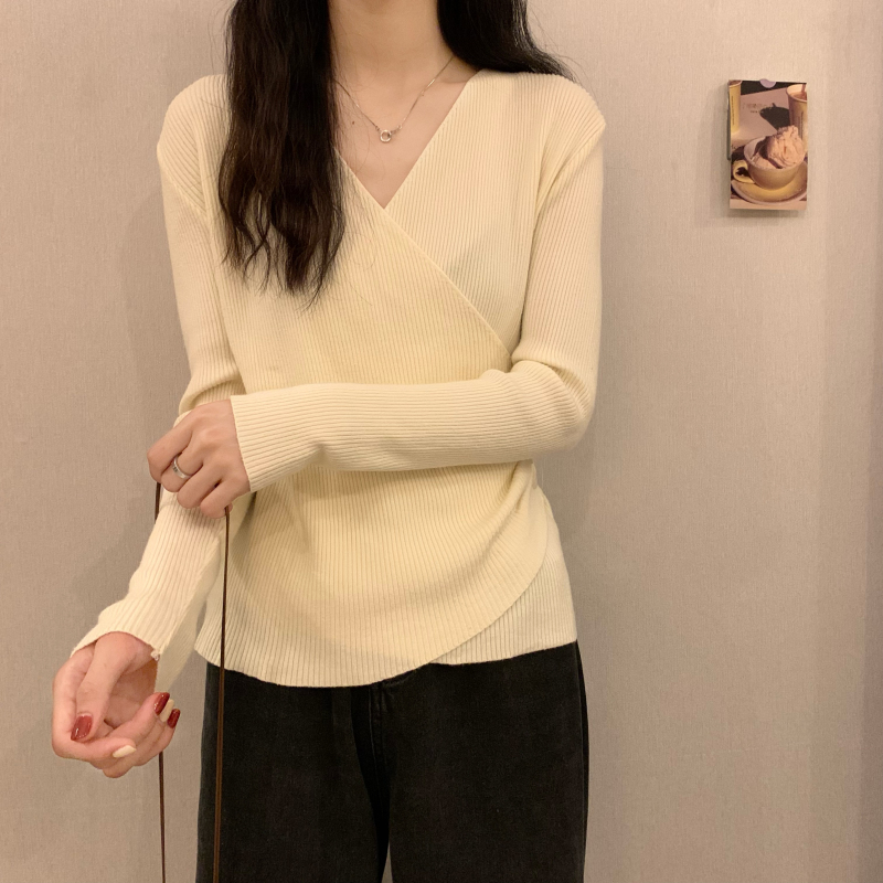 Autumn new Korean style versatile V-neck thin design irregular knitted bottoming top
