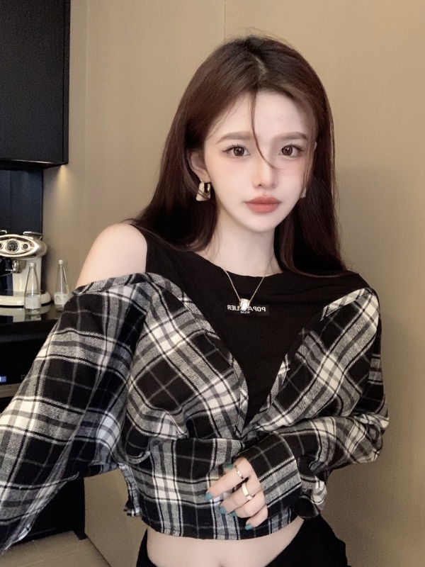 Autumn French niche design plaid splicing pullover off-shoulder fashion shirt women's short top