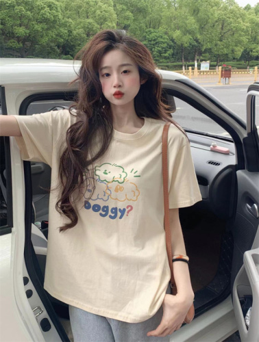Actual shot of apricot French short-sleeved T-shirt women's lazy style new summer design niche right shoulder bottoming top