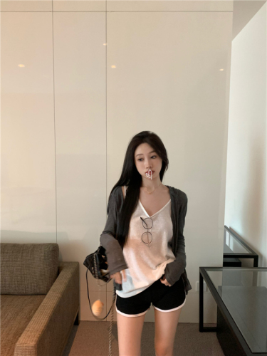 A complete set of casual sports suits for little people, summer three-piece set of Internet celebrity shorts