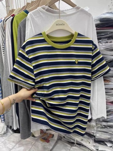 Extra large size 300 pounds American retro contrasting color striped short-sleeved T-shirt for women in summer design niche fashionable tops