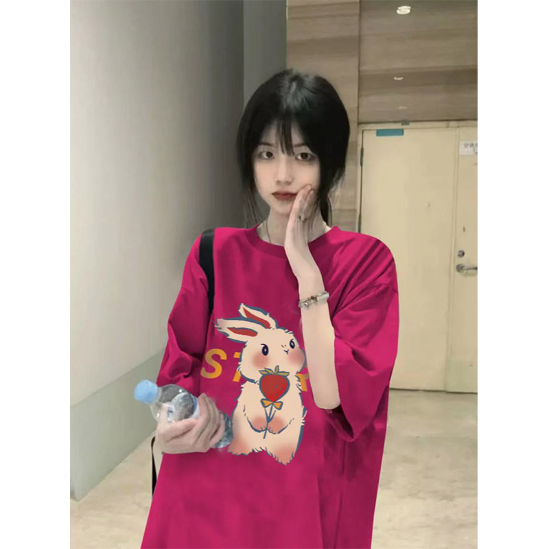 Dragon fruit color right shoulder rabbit short-sleeved T-shirt for women in summer with a niche and gentle Korean style