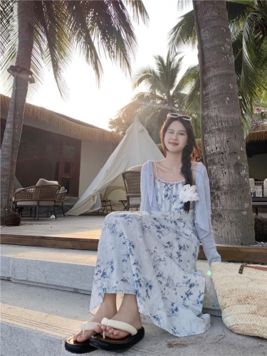 Actual shot~Seaside resort style tie-dye printed suspender skirt for women with beaded design and gentle beach skirt