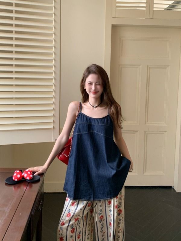 Actual shot and real price. Slim, fashionable, retro denim, versatile design top + floral, western style loose casual pants.