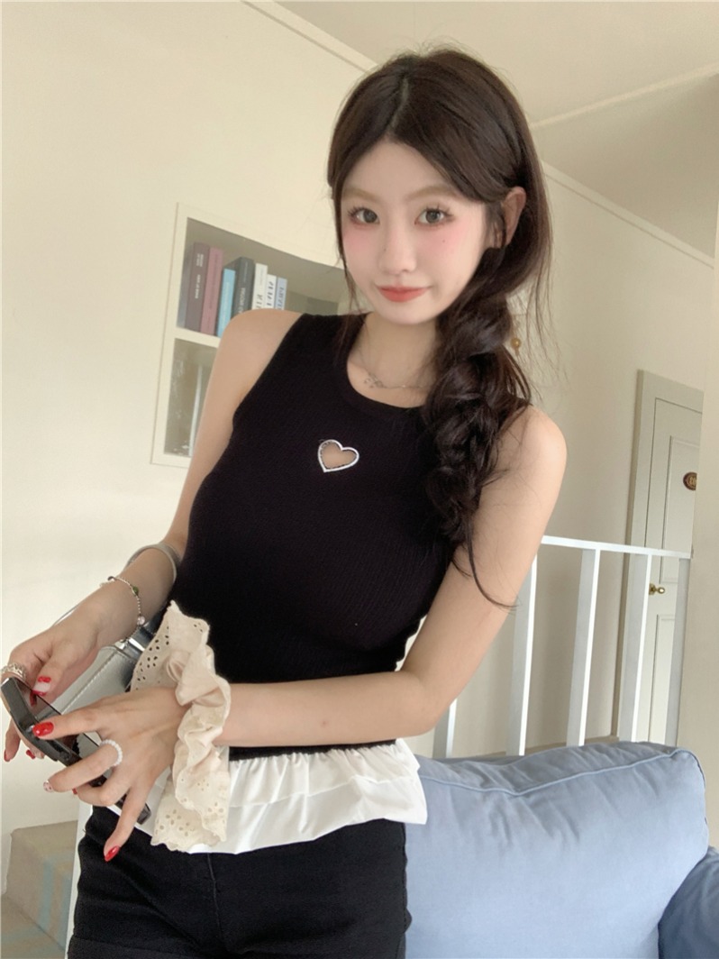 Actual shot of Heartbeat Jenny Korean style hollow love lace contrasting vest women's slim fit top