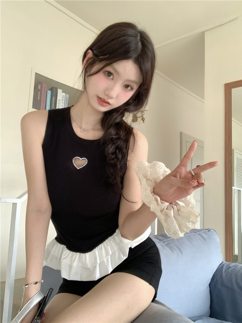 Actual shot of Heartbeat Jenny Korean style hollow love lace contrasting vest women's slim fit top