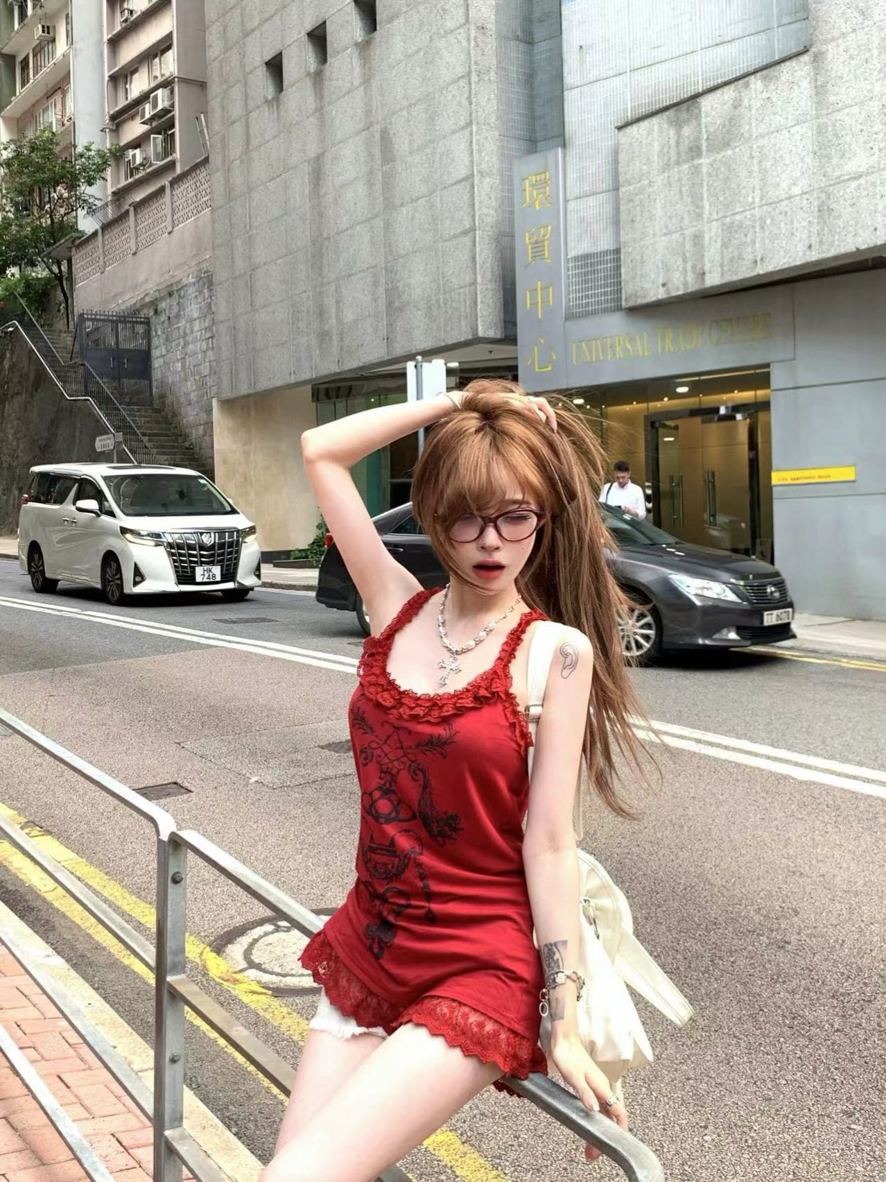 Suuuicee 教堂私吻 性感復古做舊印花寬鬆背心女小眾拼接花邊上衣