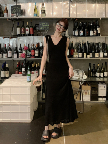 Actual shot~Spring and summer new style~Long skirt design V-neck hook pattern hollow high-end French knitted dress