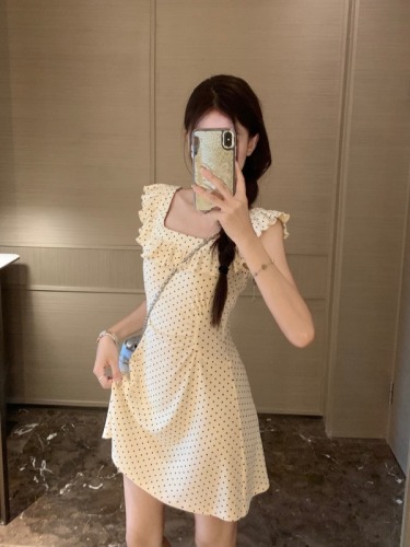 French-style beautiful small flying sleeves, polka dots, slimming skirt, high-end, temperament, waist-cinching ruffle design dress