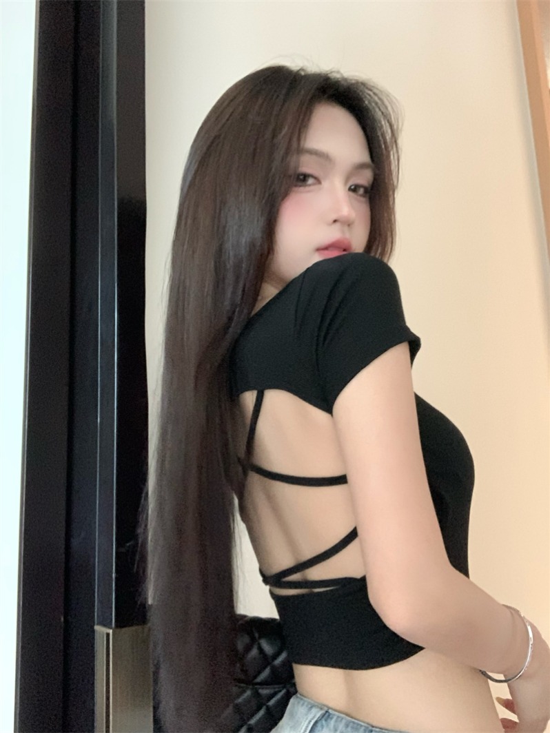 實拍~露背交叉性感緊身短袖上衣 夏季新款露鎖骨U領黑色T恤女