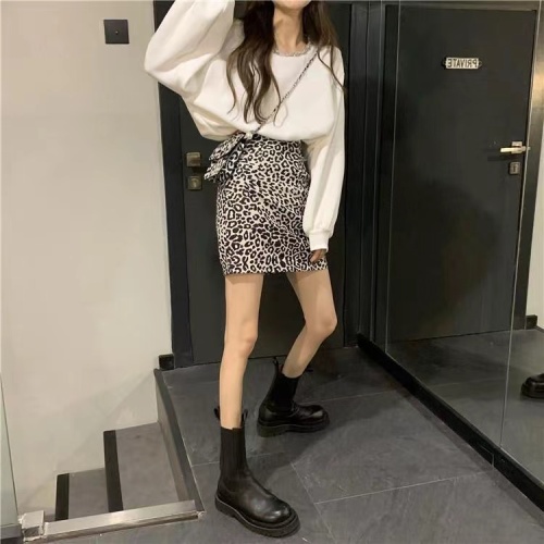 Single piece/suit leopard print skirt women's spring and summer 2024 Korean style slimming a-line skirt + loose sweatshirt casual