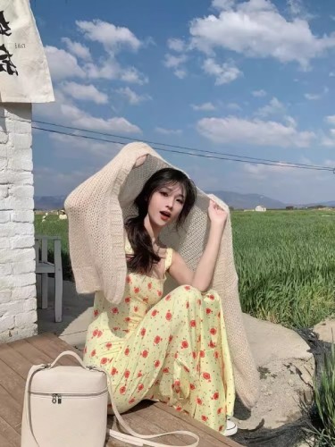 French tea break yellow floral suspender skirt hot girl hip-hugging dress Sanya seaside vacation beach dress