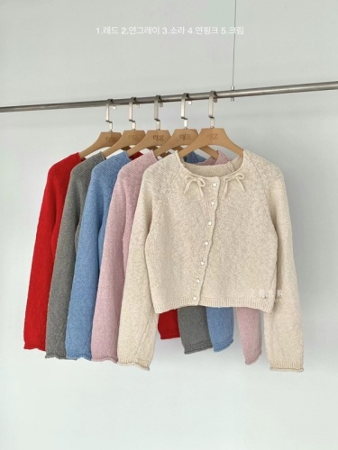 Now egg Korea Dongdaemun purchasing agent 2024 spring new fashion round neck oblique button bow knitted cardigan for women