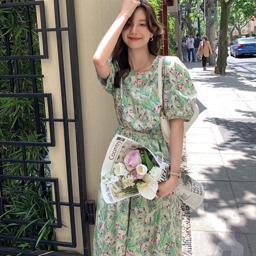 Korean version of the new high-waisted long dress for women summer fresh floral square collar short-sleeved skirt with waist