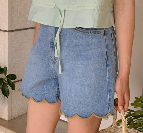 Petal embroidered summer refreshing denim shorts