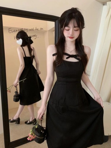 Actual shot of three-standard design niche solid color bow suspender skirt for women