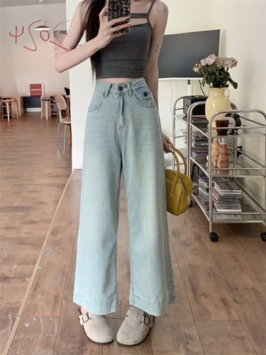 Real shot of large size cool summer light wash retro casual loose slimming wide leg straight nine-point jeans