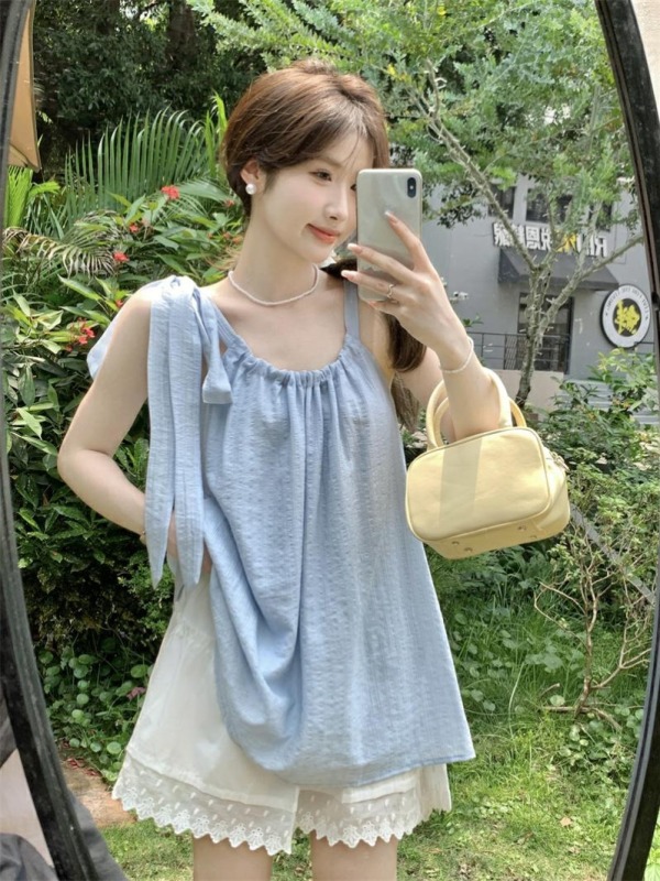 Guaiguai milk blue ~ strappy bow suspender top + white lace shorts