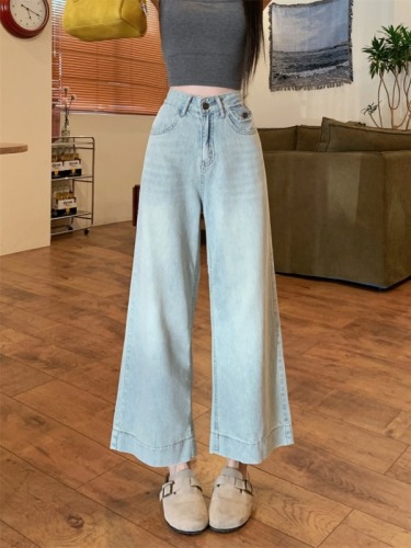 Real shot of large size cool summer light wash retro casual loose slimming wide leg straight nine-point jeans