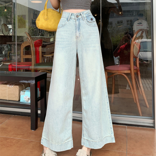 Real shot of large size cool summer light wash retro casual loose slimming wide leg straight nine-point jeans